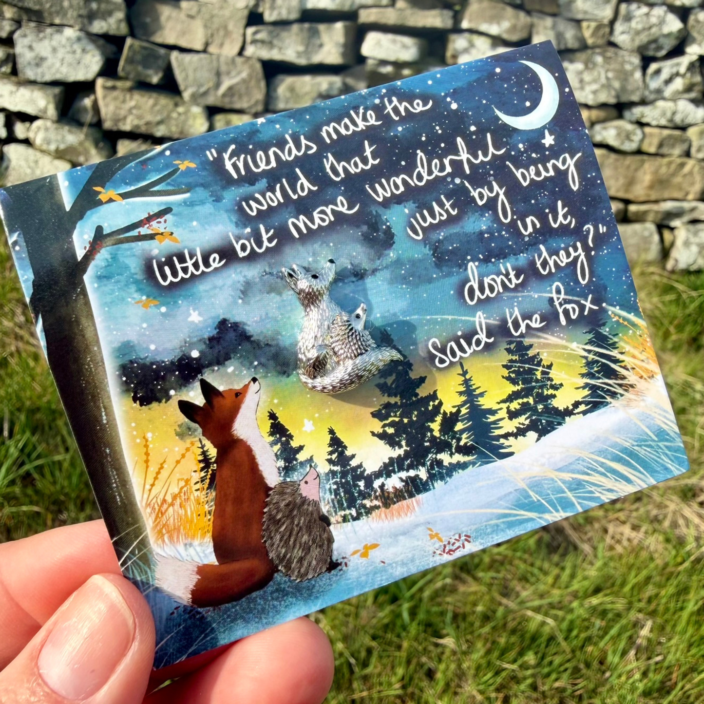 Magnetic Brooch + Gift Envelope - Friends Make The World
